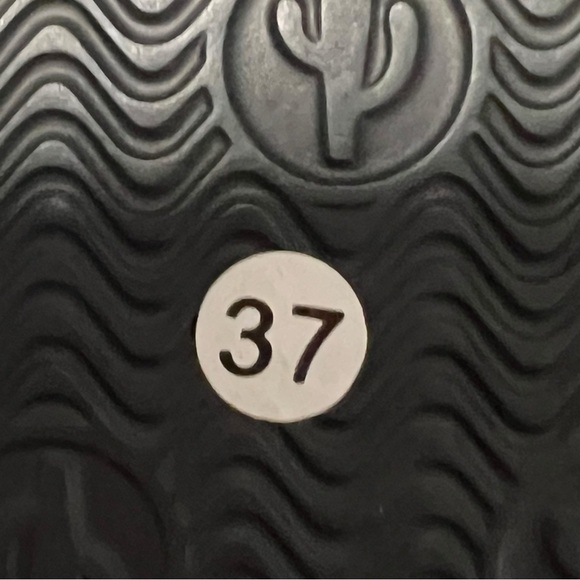 🌻NEW ARIZONA LOVE Trekky Yellow Mint Sandals Size 37 $188 Retail - Picture 8 of 9